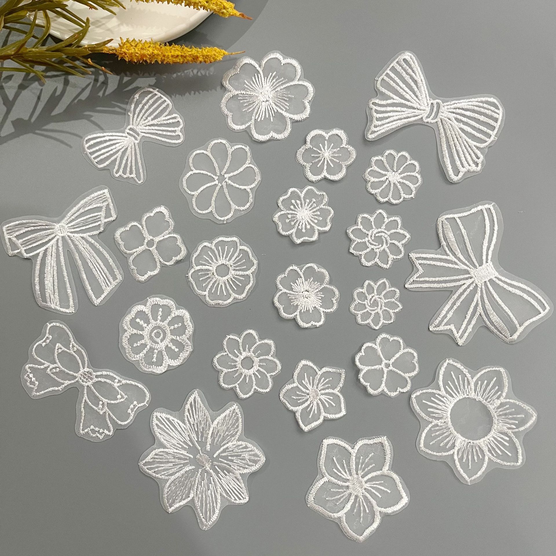 小号白色花朵刺绣花片辅料胸花贴花 欧根纱蕾丝花边补丁diy花饰