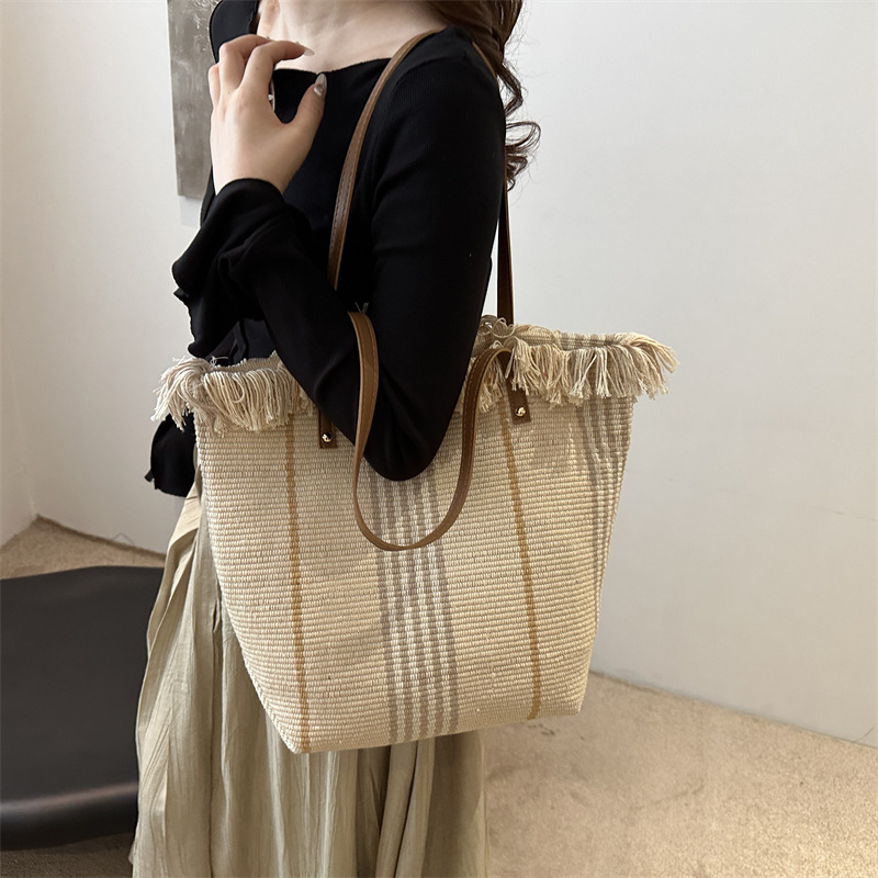 2024 nuevo bolso de tote de lona de cercanías de gran capacidad de moda con borlas de un solo hombro bolso tejido de todo fósforo bolso de lona