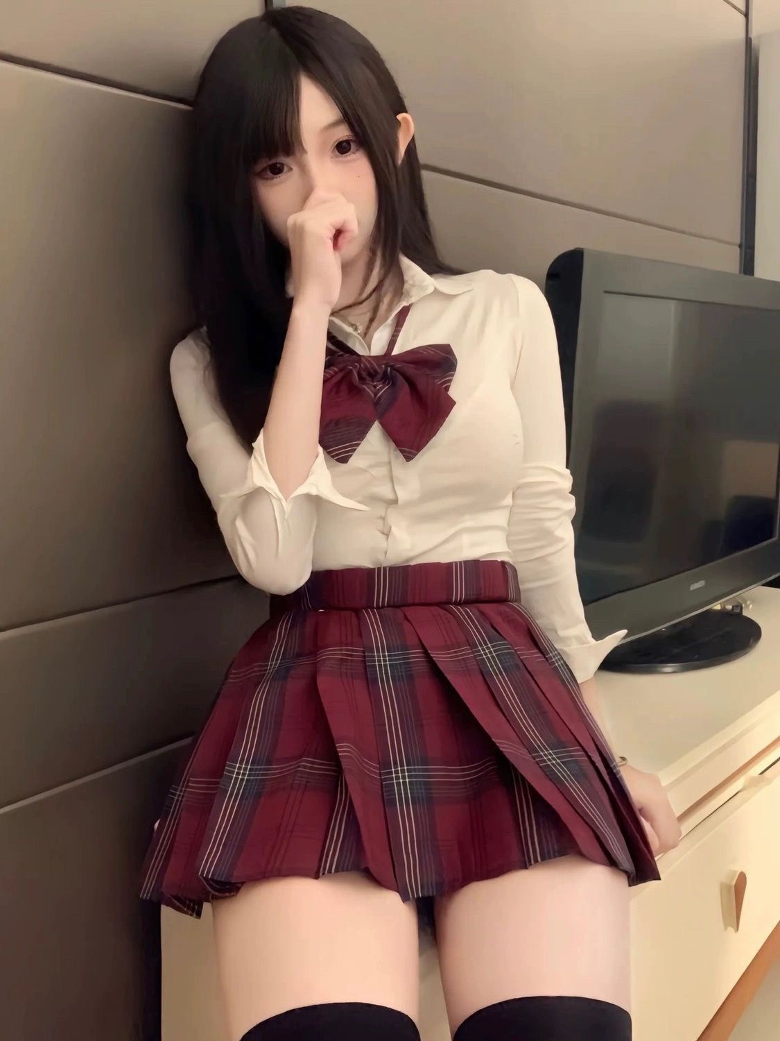 Длинные рукава «рыбий кость» + черная клетчатая юбка 42 см + галстук-бабочка + коробка для самолета