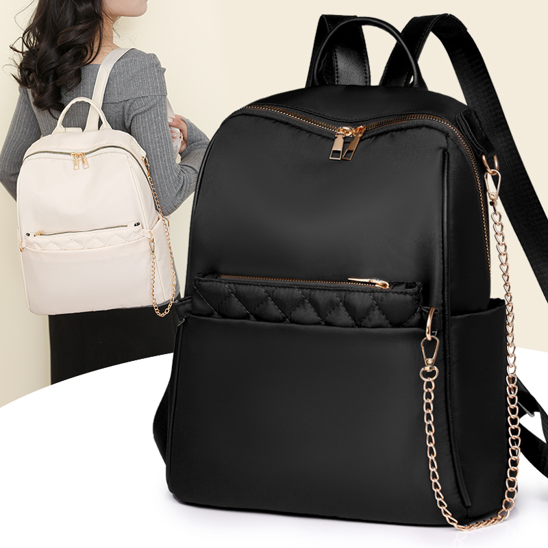 2024 otoño nueva cadena de moda para mujer mochila de nailon simple y versátil mochila de viaje ligera al aire libre marea