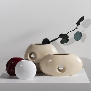 Flat Round Vase Ornaments with Holes, Scandinavian Modern Minimalist Home Living Room Model Room Hotel Flower Ornaments Niche