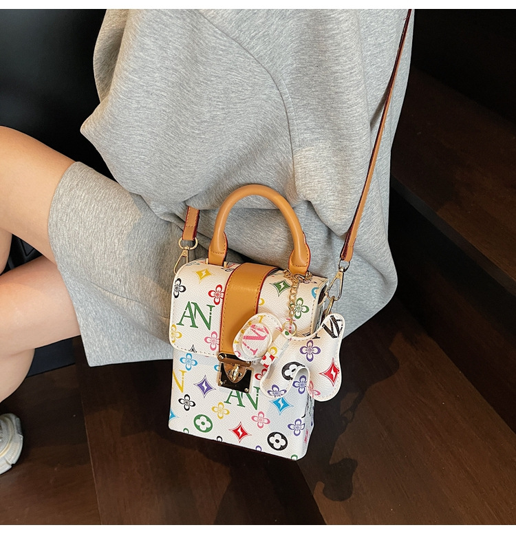 A new Korean-style versatile and simple single-shoulder crossbody bag for women in the summer of 2025, featuring a Korean-style mobile phone bag undefined