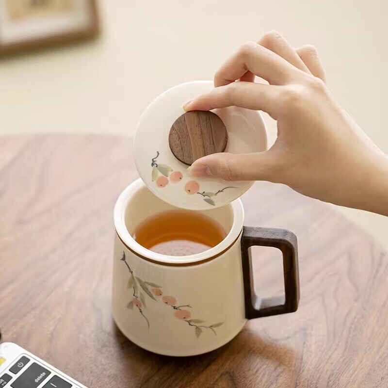 草灰手描きマグカップ蓋付きセラミックウォーターカップティーカップハイエンド茶水分離オフィスカップティーカップギフト|undefined