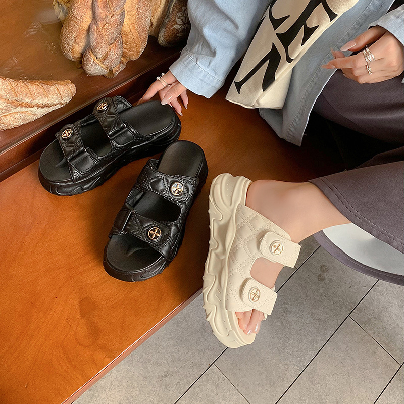 Sandal hở mũi nữ phong cách Xiaoxiang đế bánh xốp tăng chiều cao mùa hè 2025 — Màu đen, Màu trắng be