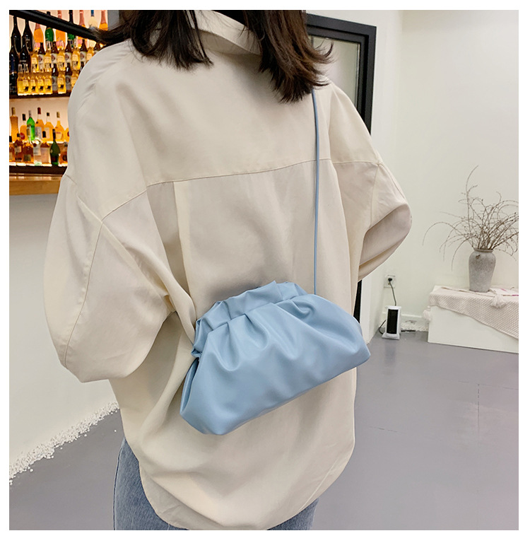 Fashion Solid Color Cloud Shape Portable Bag display picture 9