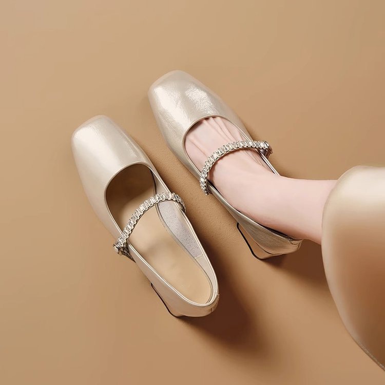 Zapatos de primavera de talón grueso con falda de 2026 zapatos de mujer zapatos franceses cuadrados zapatos de boca superficial en stock 1 par orden