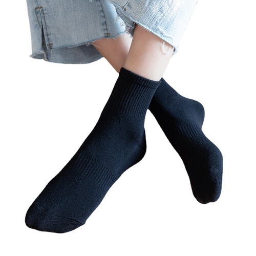 Wholesale cotton foot protection waistband sports mid-length black and white solid color sweat-absorbent and deodorant shaping trendy men's socks wholesale manufacturer