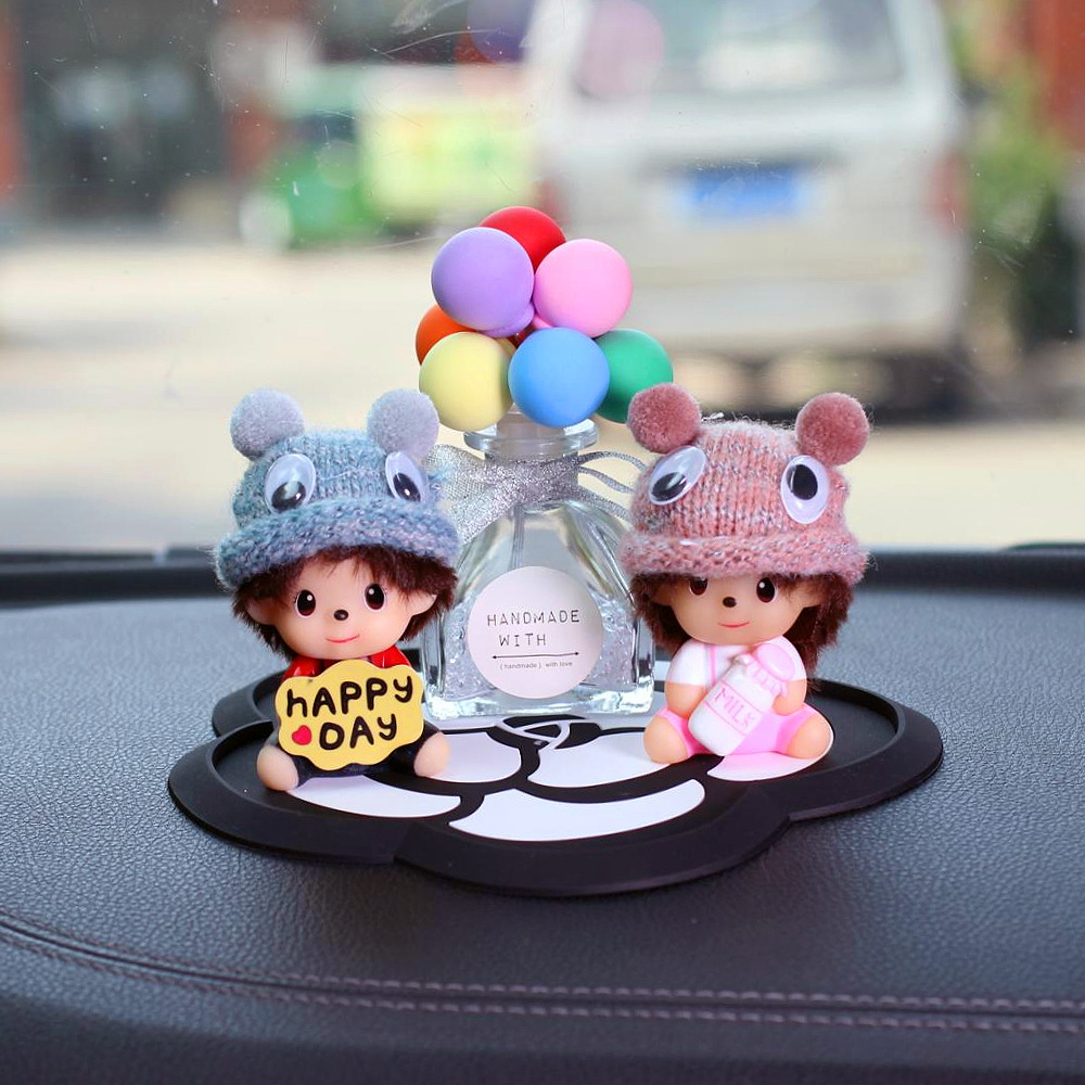 2025 adornos interiores de automóviles de dibujos animados adorables consola central de automóviles en línea Monchichi adornos creativos para automóviles