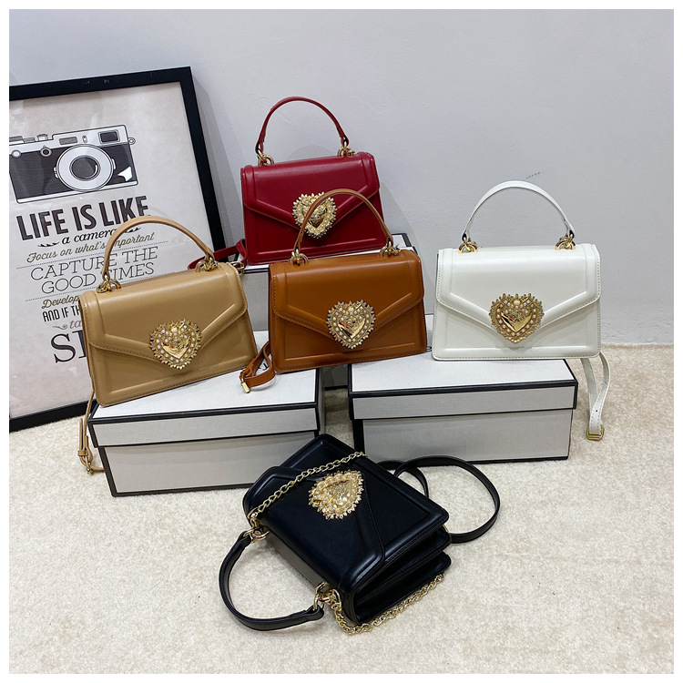Bolsas Nova Moda Bolsa Feminina Bolsa Transversal de Alta Qualidade Bolsa Feminina com Corrente Bolsa Love Pearl Estilo Europeu e Americano Bolsa Quadrada Pequena_voghion.com
