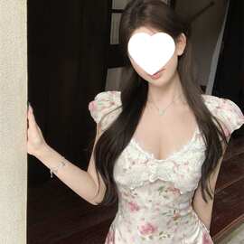 蕾丝碎花小飞袖连衣裙女2026夏季新款修身短裙v领收腰a字雪纺裙子