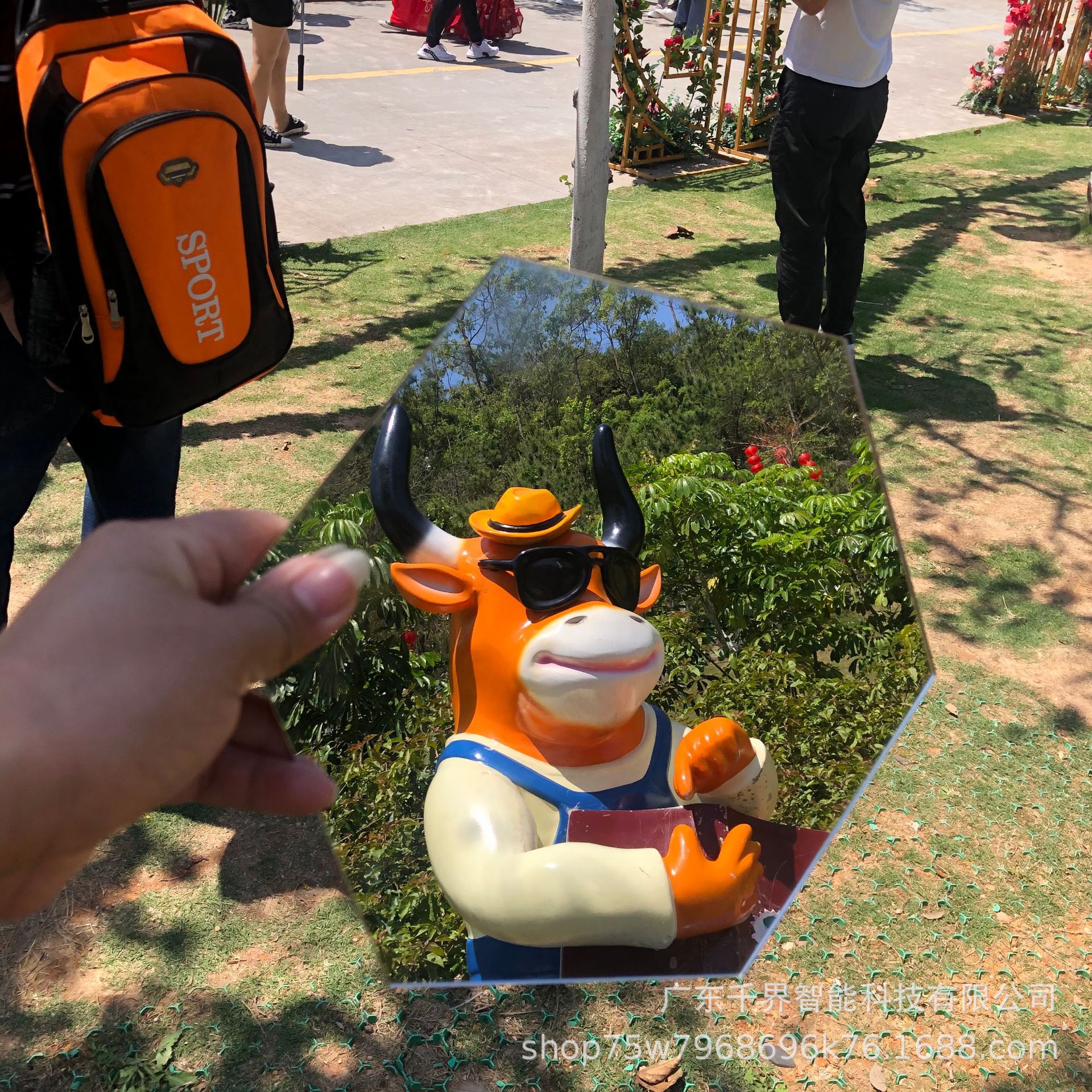 厂家上新亚克力镜面板吊顶墙面塑料镜子镜面地板婚庆拍照倒影板镜