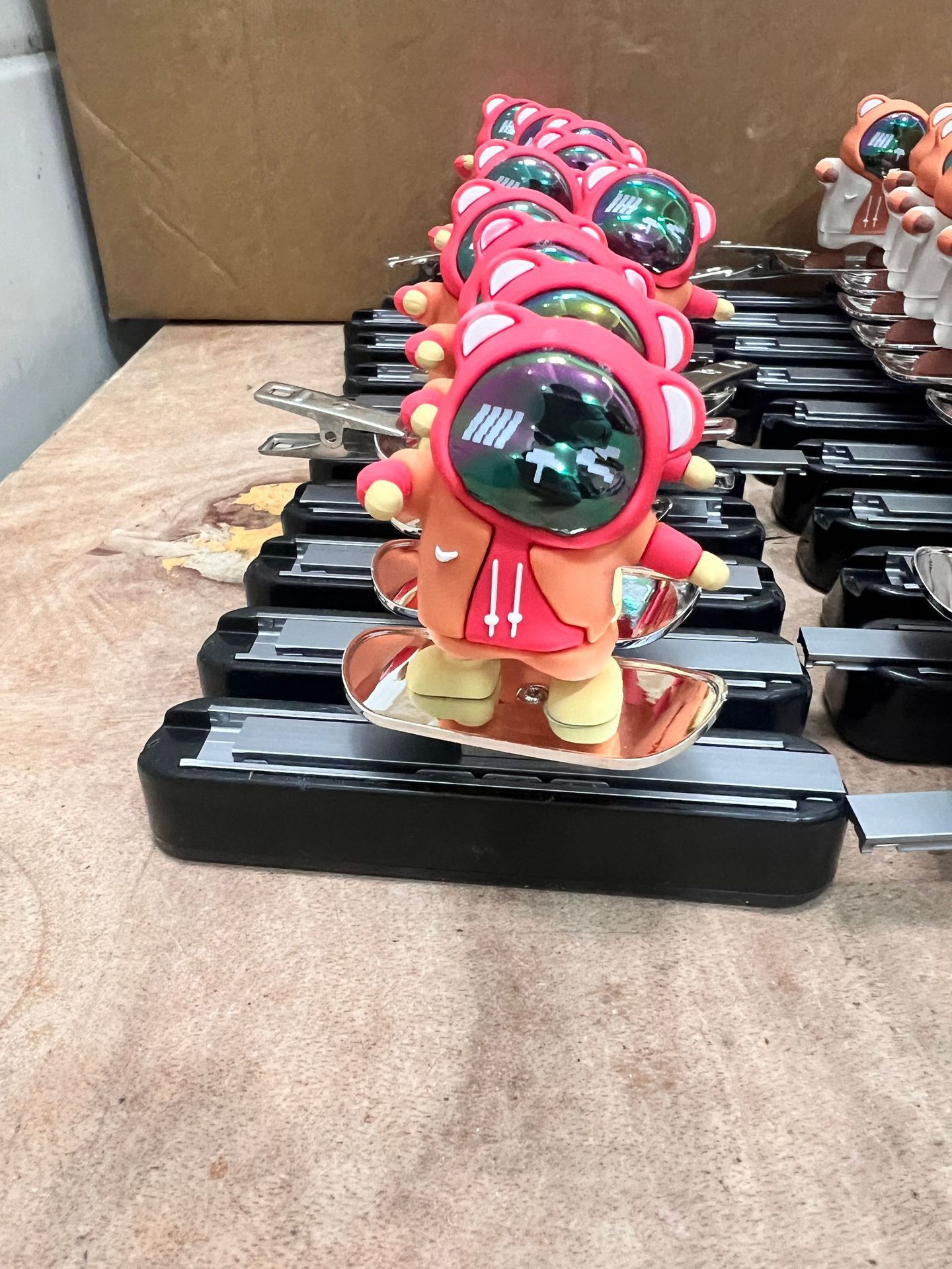 Creative new product: Moving Bear skateboard car temporary parking number plate, dashboard center console car decoration