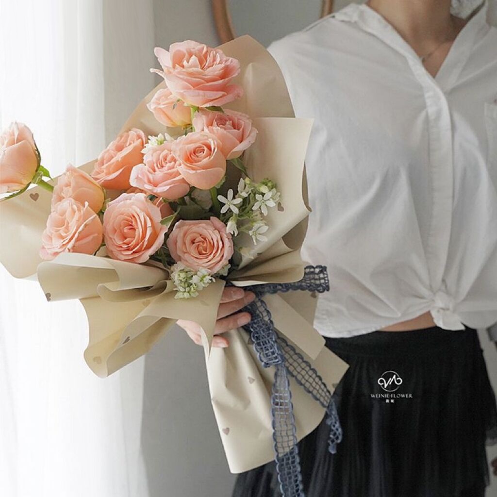 厂家批发节日温馨防水防潮辛西娅热烈的爱鲜花花束包装纸DIY包装