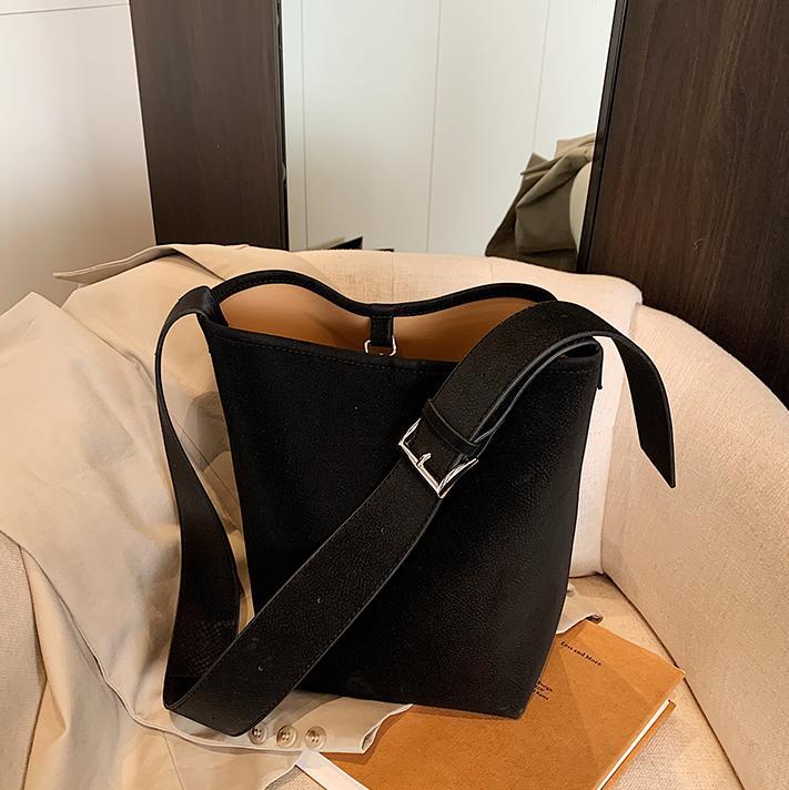 Nuevo bolso de cubo simple retro transfronterizo para mujer, estilo popular y explosivo, bolso de mensajero de un solo hombro de nicho casual