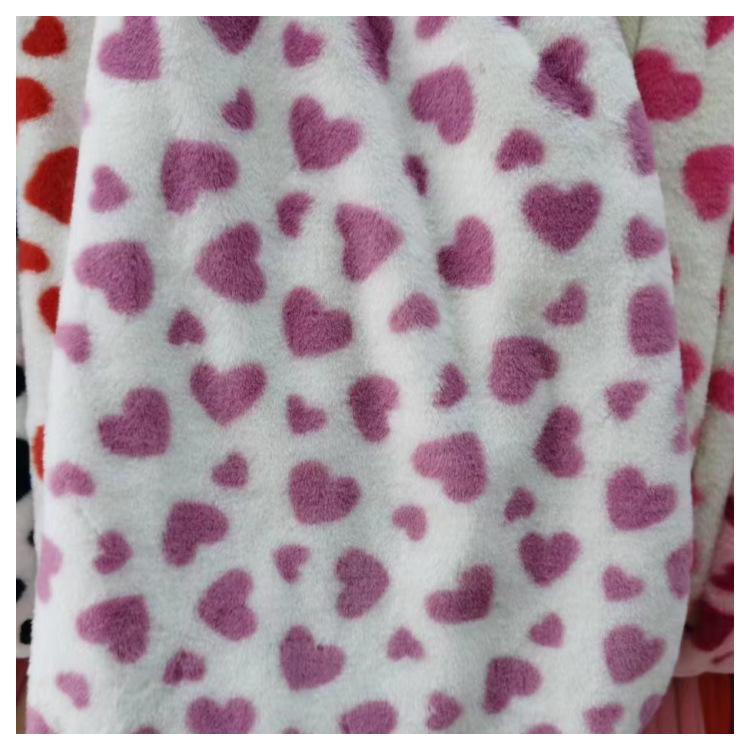 En stock imitación de piel de conejo Pequeño amor impresión tela conejo felpa tela pollo corazón impresión ropa zapatos y sombreros bufanda tela