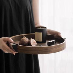 軽くて豪華な高級の木のトレーのレトロな日本式の胡桃の木のトレーの皮質の皿の家庭用食器の皿のお茶のコップの収納皿