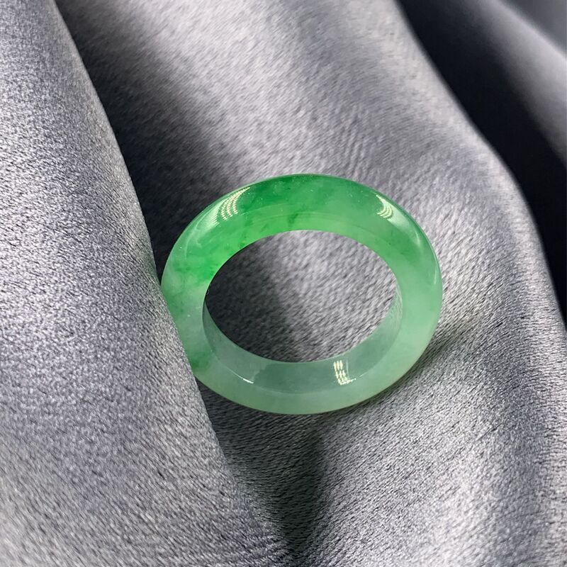 玉石缅甸翡翠色冰种满绿飘花戒指高冰石英岩玉正阳绿飘花戒指批发|undefined