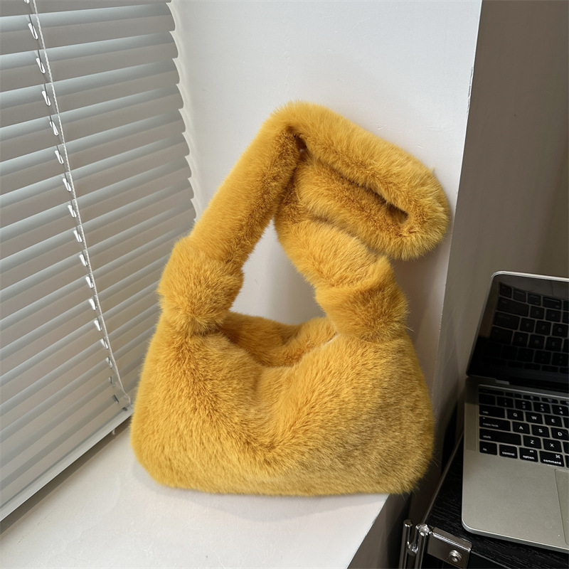 Tramp Korean Style Fashion Raglan Sleeve Fleece Bag 2024 Autumn and Winter New Women's Bag Simple Large Capacity Shoulder Crossbody Bag