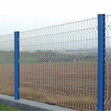 桃柱型护栏网三角折弯镀锌喷塑双边丝厂区学校景区公园防护护栏网