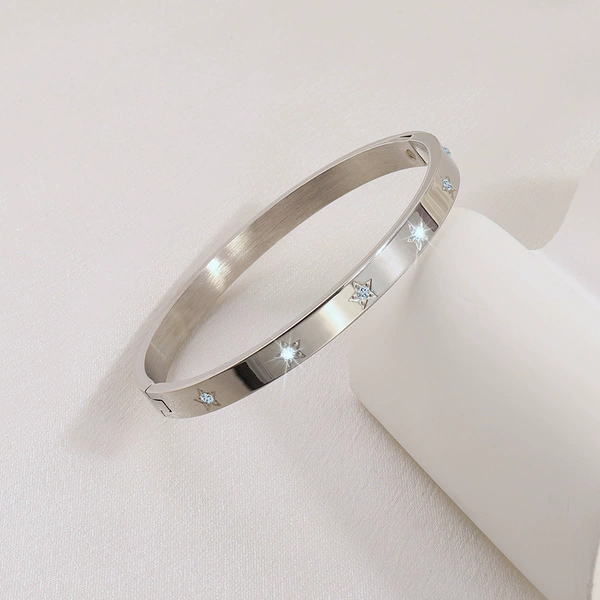 Silver five-pointed star