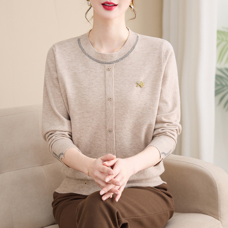 Mother's Spring Clothes Knitwear Middle-aged Spring and Autumn Base Top 2025 New Middle-aged Women's Fashion Thin Sweater