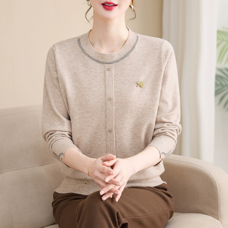 Мама весенний трикотажный свитер среднего и пожилого возраста весенний и осенний нижний топ 2025 новая женская мода среднего возраста тонкий свитер