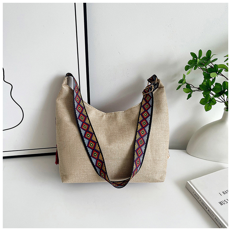 Large-capacity tote bag 2025 Summer new style trendy, simple and casual women's single-shoulder bag, artistic Chinese-style tassel bag undefined