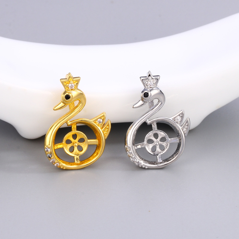 Pearl-set zircon crown swan pendant, fashionable and luxurious necklace for women, popular online, versatile and available for wholesale.