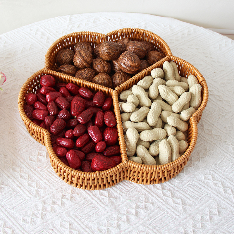 Panier en rotin tressé à la main, rotin blanc de qualité supérieure, fabrication artisanale soignée avec doublure intérieure, couvercle et poignées robustes, organisateur en jonc de mer naturel, style français et N_voghion.com