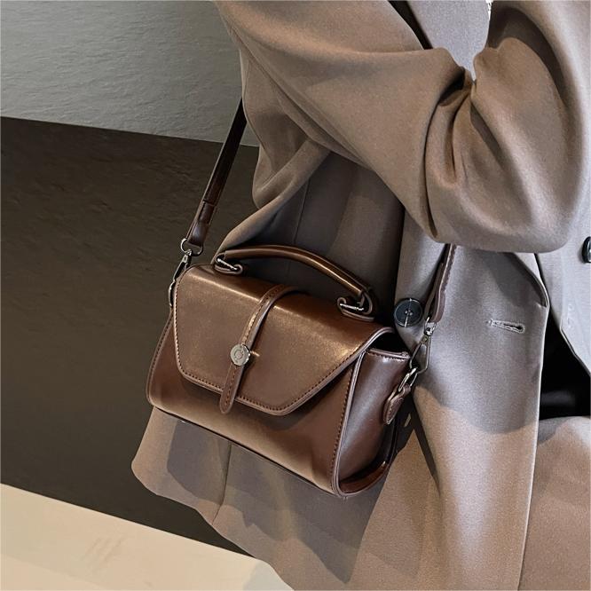 Bolso de moda de gama alta para mujeres 2024 nuevo portátil todo partido retro pequeño bolso cuadrado nicho diseño bolso de hombro