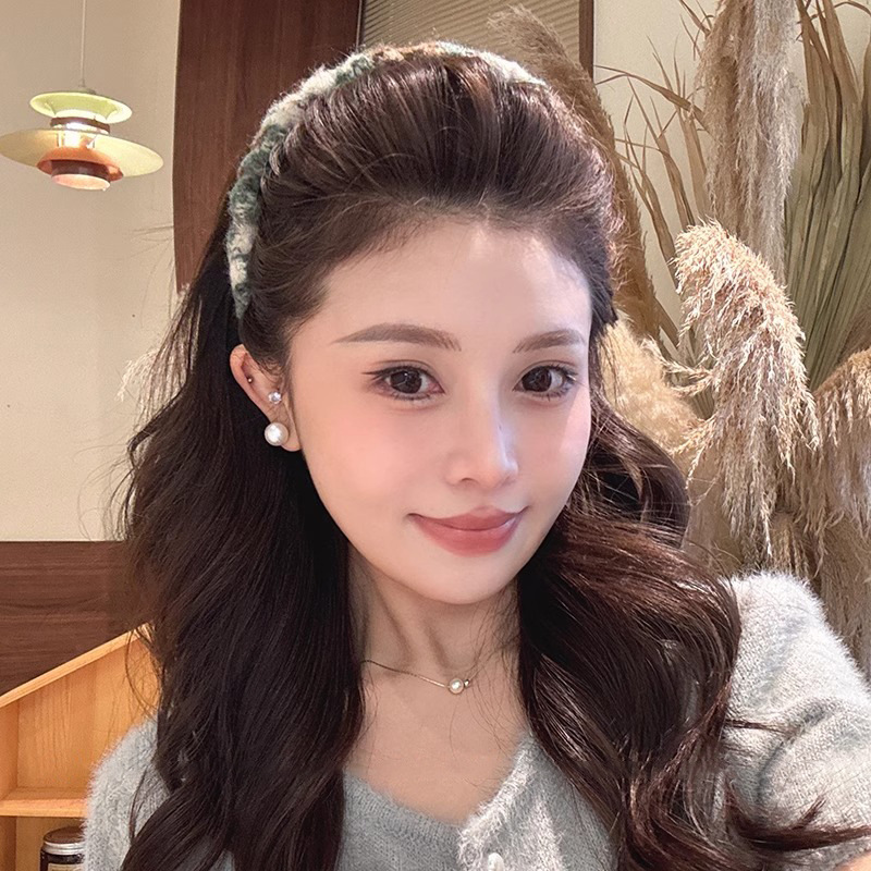 Otoño y invierno de lana de color para mujeres cráneo alto con dientes antideslizante bandeja de cabeza de alta sensación de lavado de la cara de presión de cabello tarjeta de cabello toque