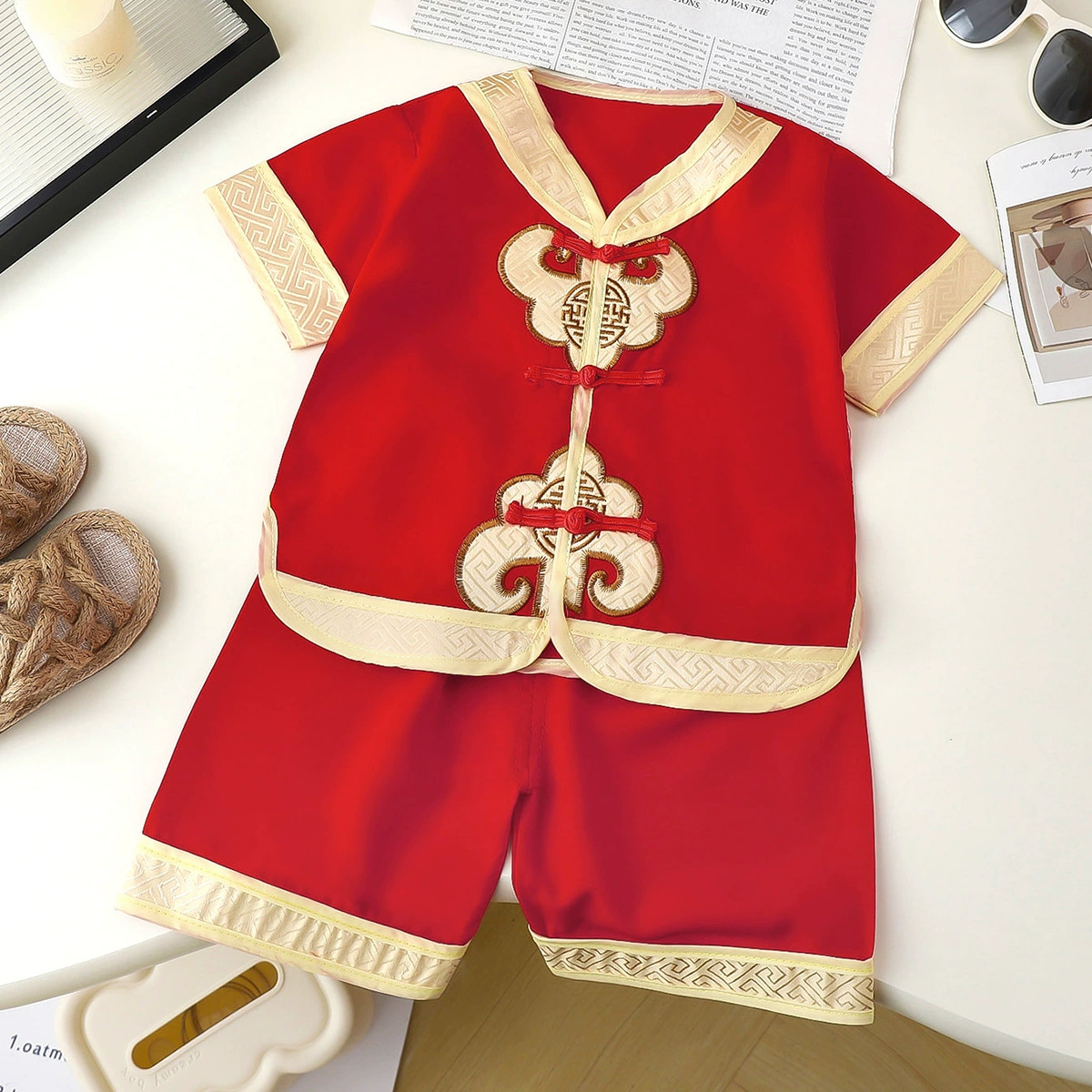 Взрывная детская годовалая одежда