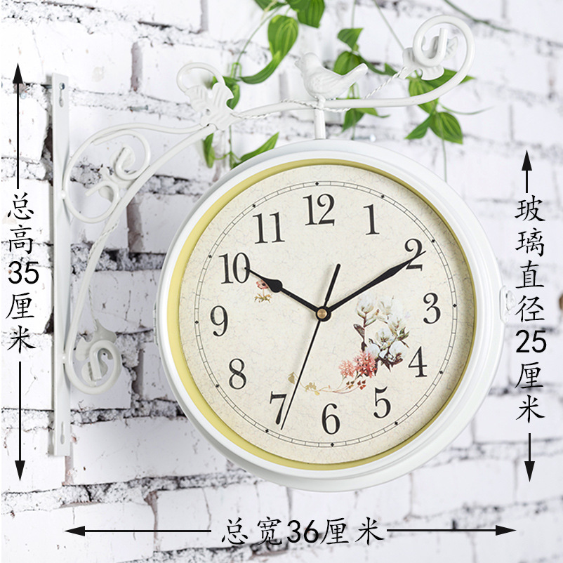 Nórdico creativo Reloj de pared hogar simple moderno reloj adornos de hierro Reloj de pared Retro reloj decorativo Reloj de pared de doble cara