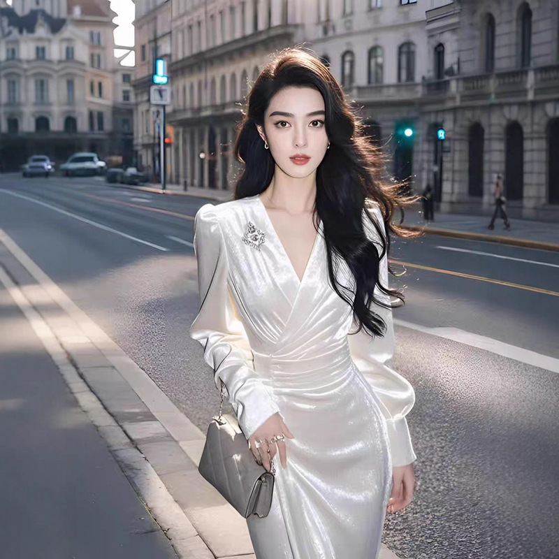 Korean-Style Atmospheric Outfit with a Royal Sister Vibe, Versatile White Velvet Dress, Minimalist Unique and Distinctive Skirt Korean-Style Atmospheric Outfit with a Royal Sister Vibe, Versatile White Velvet Dress, Minimalist Unique and Distinctive Skirt