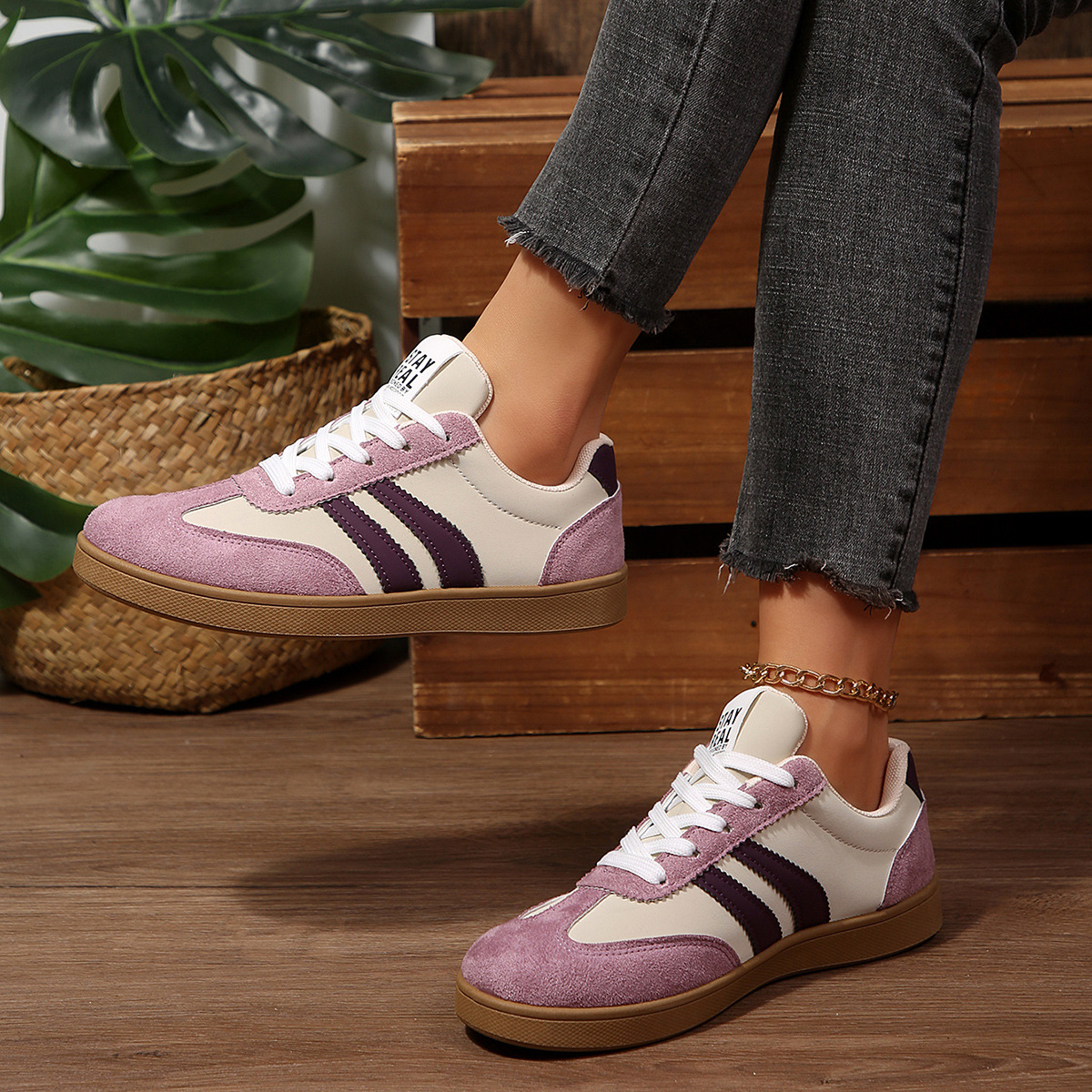 Zapatos de entrenamiento de base plana para mujeres 2025, primavera y otoño, zapatos de skate de comercio exterior de tamaño grande, zapatos casuales de moda, zapatos blancos para mujeres