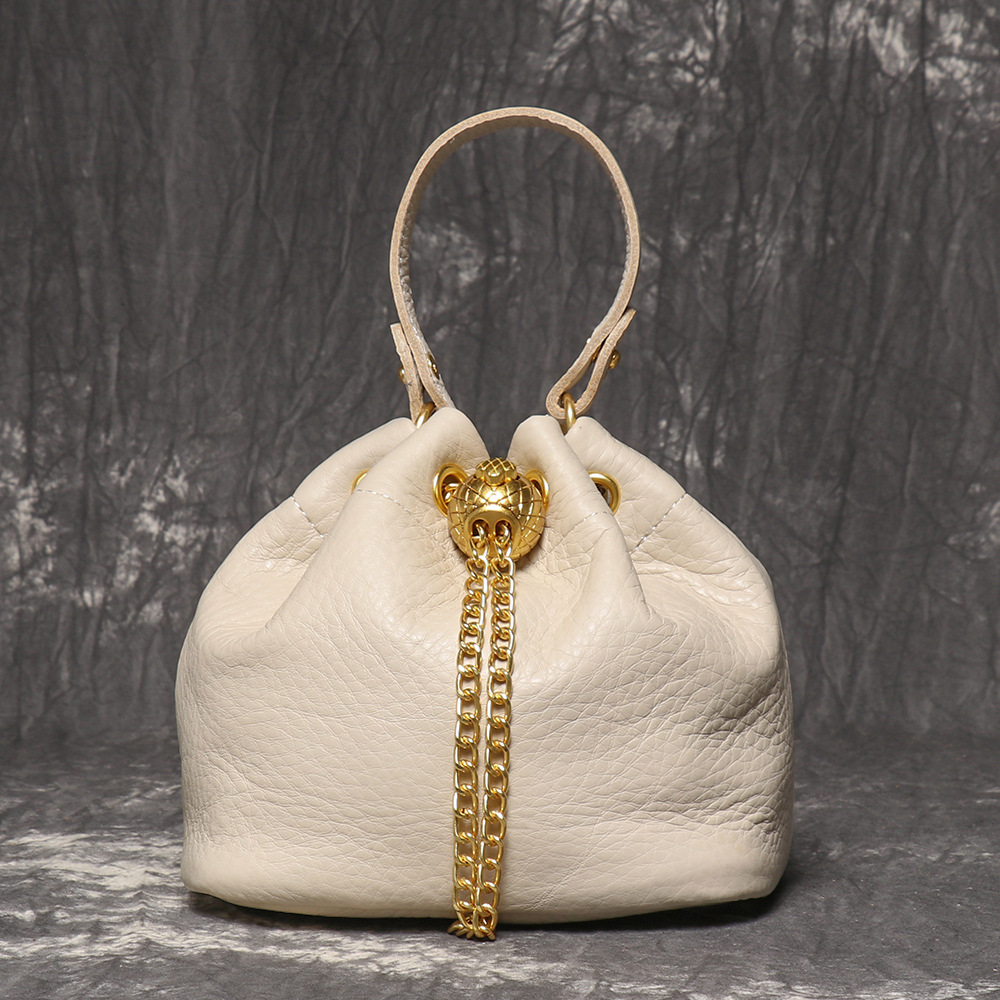 新しい手作りのトップ層牛革化粧バッグファッションカジュアルな真皮バケツバッグ高品質ソフトレザーチェーンバッグ