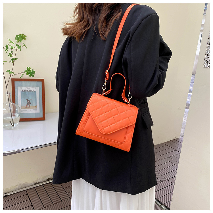 Women's Medium Pu Leather Solid Color Streetwear Square Magnetic Buckle Square Bag display picture 6