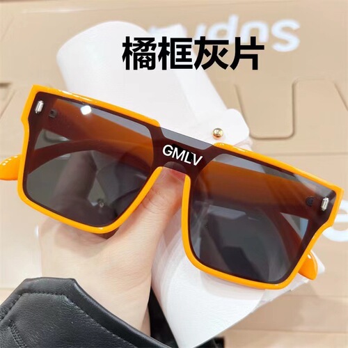 New Korean-style fashionable retro children's sunglasses, one-piece large frame, Instagram-inspired style, beige studs, personalized simple and comfortable sunglasses