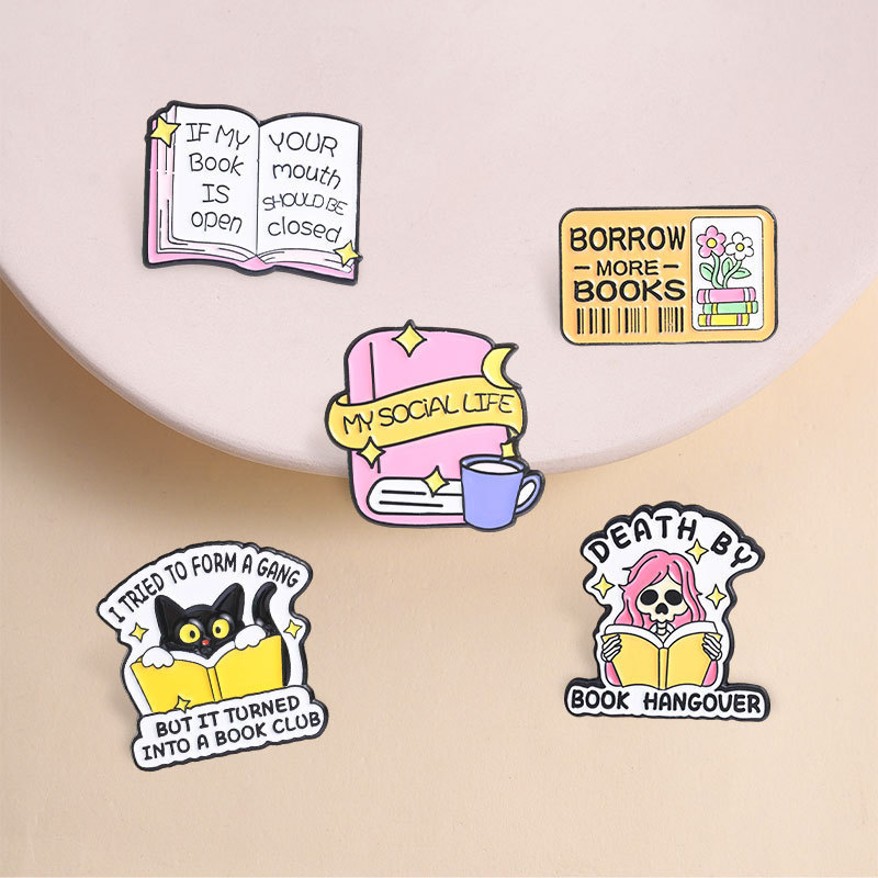 Reading Enthusiasts' Fun English Brooches with Small Animals, Black Cat, Skull, Books, Literary and Artistic Quirky Windbreaker Decorations Reading Enthusiasts' Fun English Brooches with Small Animals, Black Cat, Skull, Books, Literary and Artistic Quirky Windbreaker Decorations