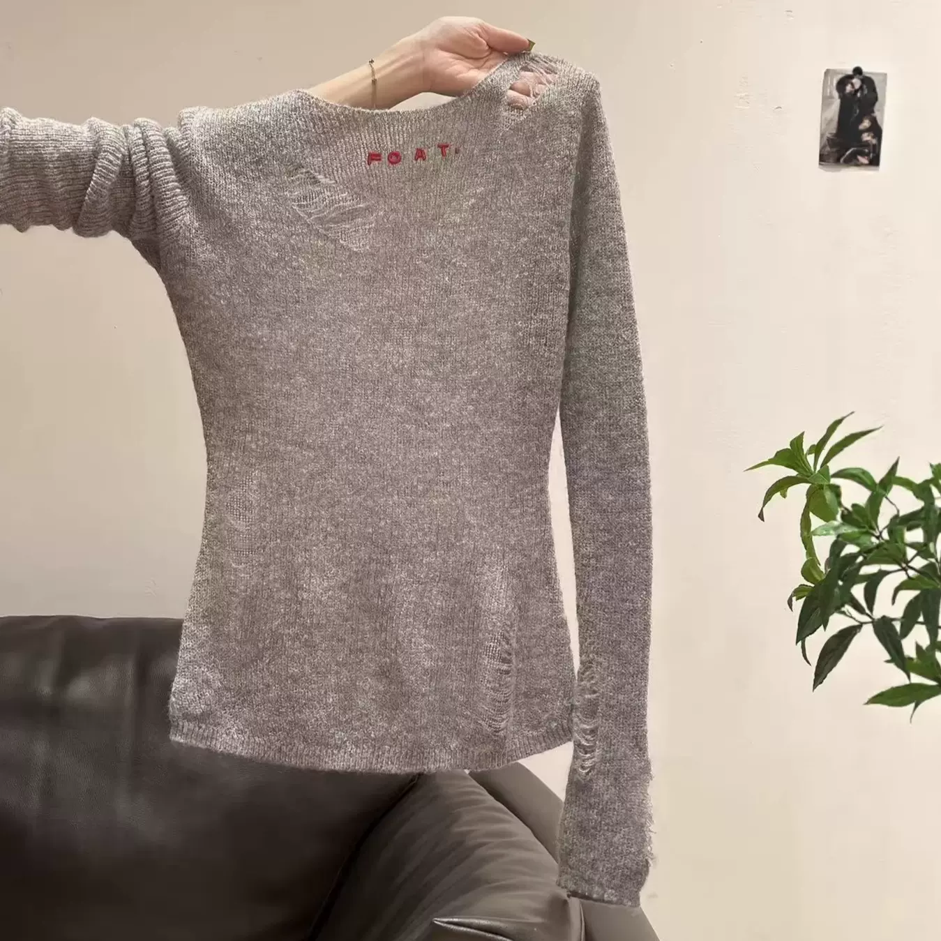 工厂定制纯欲薄款破洞长袖针织衫女2026春季新款修身甜酷辣妹上衣