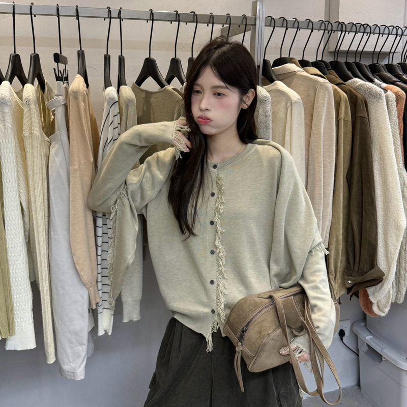 Only One VI+ Autumn Korean-style gentle fringe texture round-neck single-breasted knit sweater 99292 (with shawl) Only One VI+ Autumn Korean-style gentle fringe texture round-neck single-breasted knit sweater 99292 (with shawl)
