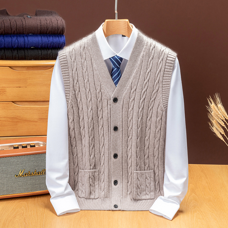 Extra-thick 470g V-neck men's cardigan vest, new autumn and winter anti-pilling twisted sleeveless knitted vest Extra-thick 470g V-neck men's cardigan vest, new autumn and winter anti-pilling twisted sleeveless knitted vest
