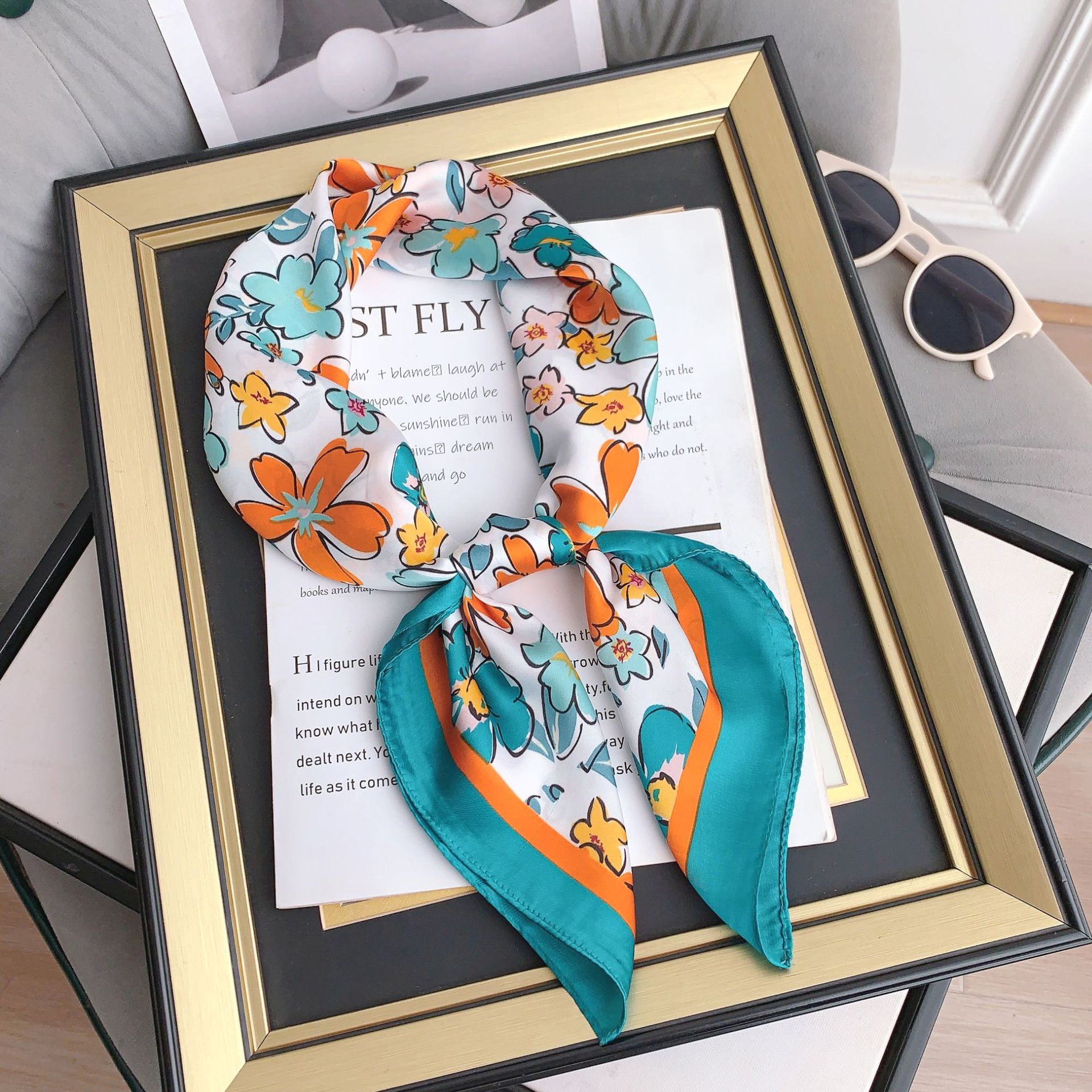 Nuevo 70 bufandas de seda cuadrada primavera y verano coreana bufandas artísticas de flores cortas decoración de seda simulada de alta calidad bufandas de cabello