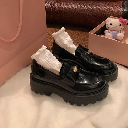 Versión de piel de vaca ~ Grape Mom mismo estilo, moneda de oro pequeña, punta redonda, tacón grueso, zapatos Lefu, zapatos de cuero de plataforma para mujer