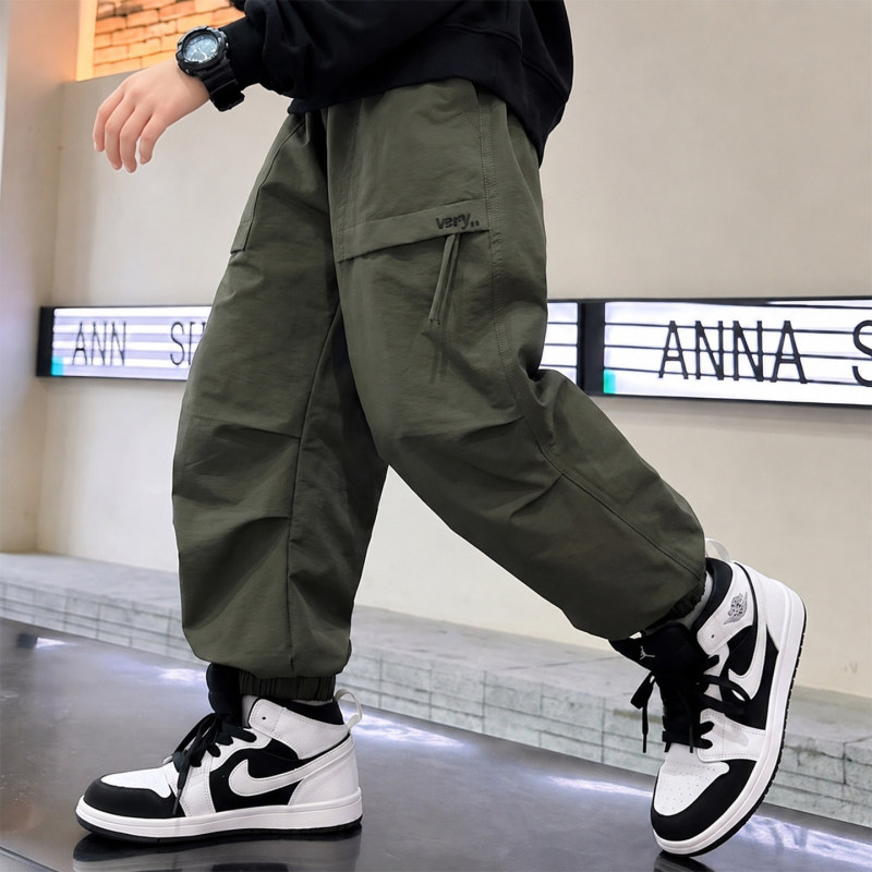 Children's clothing, boys' cargo pants, casual long pants, children's Korean-style pants, 2026 autumn collection, new trendy cuffed pants for older children Children's clothing, boys' cargo pants, casual long pants, children's Korean-style pants, 2026 autumn collection, new trendy cuffed pants for older children