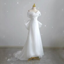 缎面轻婚纱2026新款新娘赫本风蝴蝶结白色出门纱一字肩法式礼服裙