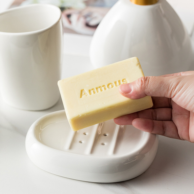 Amazon cerámica simple baño set de baño decoración artículos de baño baño cuatro piezas set de enjuague