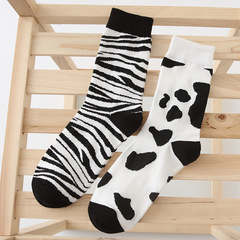 Cattle socks for girls, trendy medium-length socks, four-season Japanese cute black and white zebra pattern sports long socks for men
