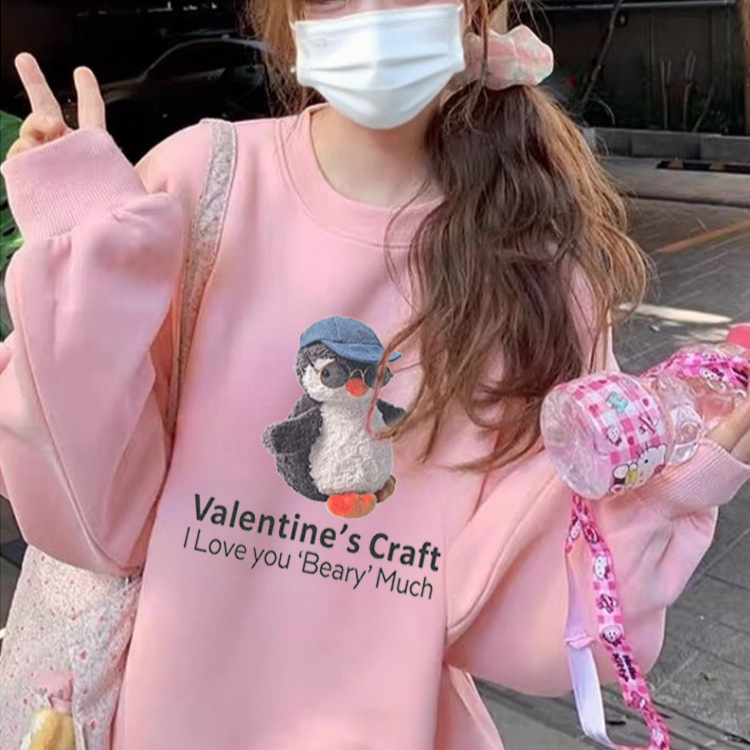 Pink round-neck, fleece-lined, and thickened sweatshirt for women, new autumn/winter style, featuring a cartoon penguin print, casual and loose-fitting top/jacket