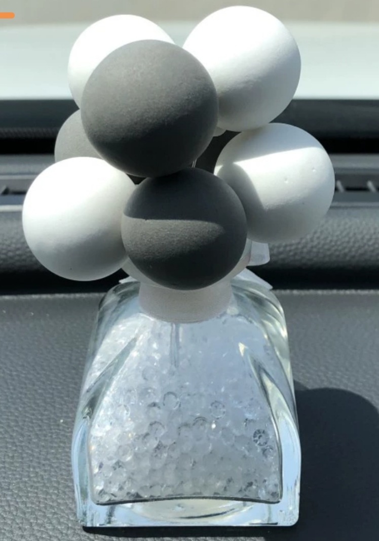 Adornos de coche de un solo traje Adornos de un solo traje Adornos de Buda con cojín Bola de diamante en polvo blanco Bola de cisne Cerámica decorativa